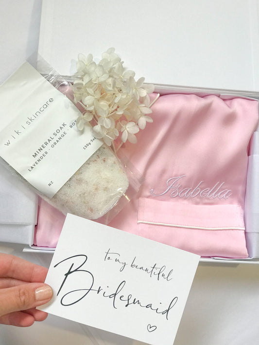 5 Dreamy Bridesmaid Gift Ideas (That They’ll Actually Use Again)