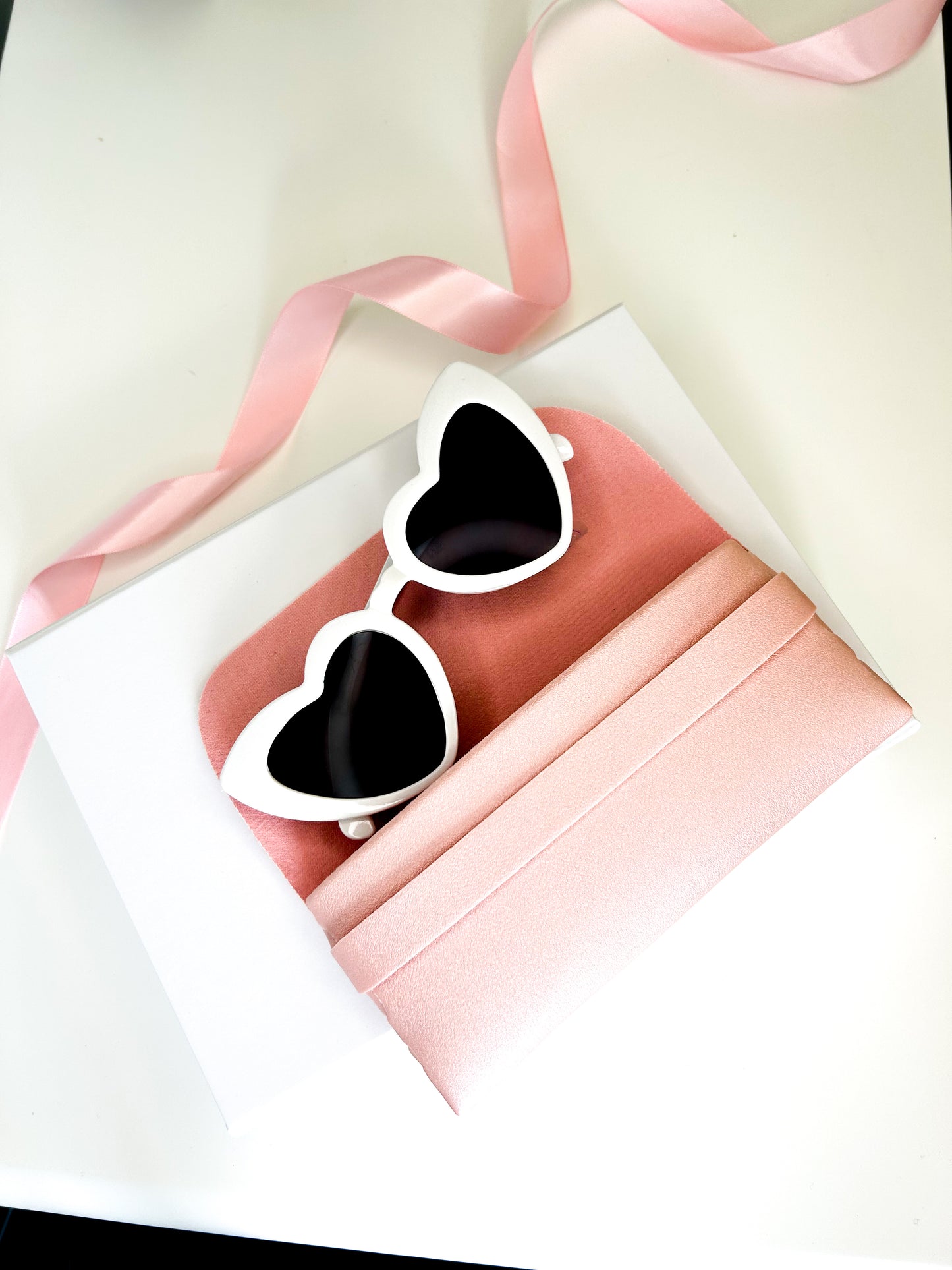 HEART SHAPED WHITE SUNGLASSES