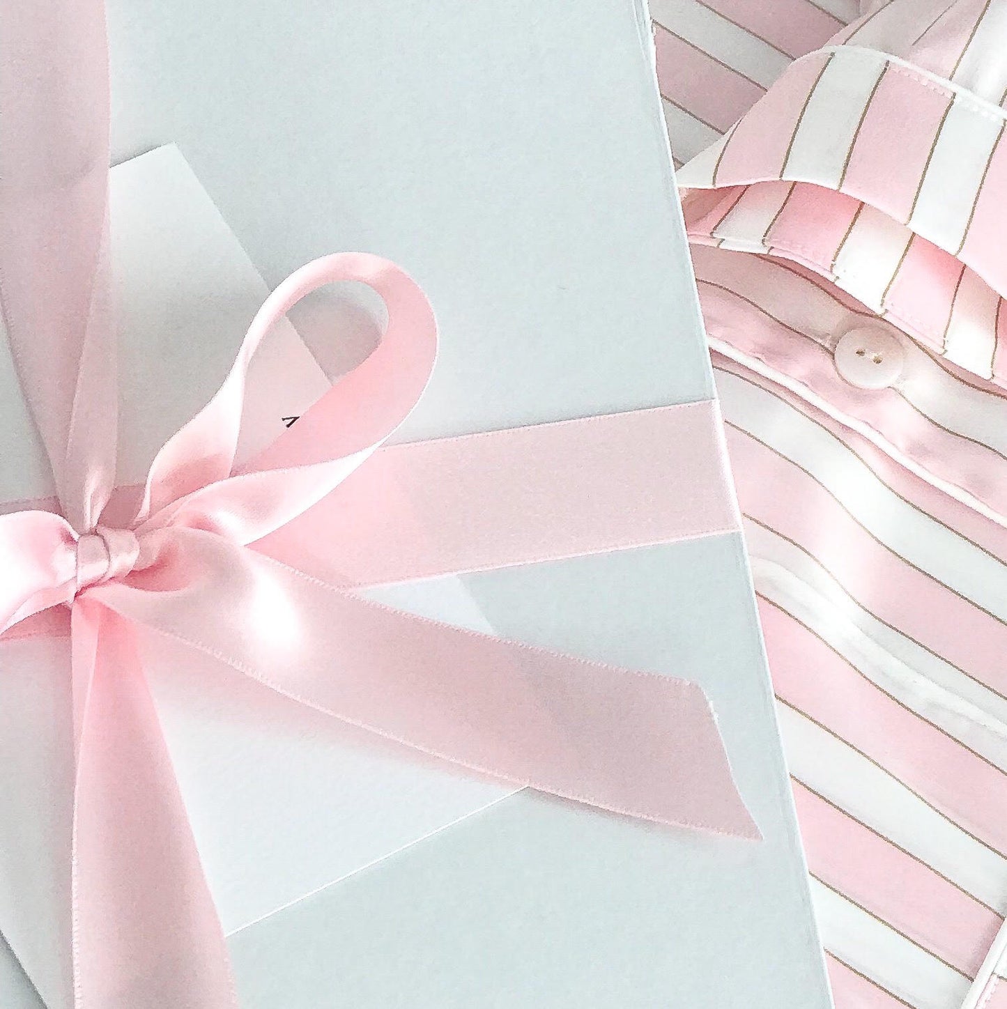 GIFT BOX W. RIBBON