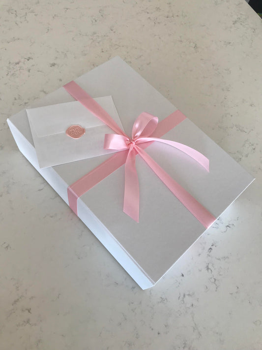 GIFT BOX W. RIBBON